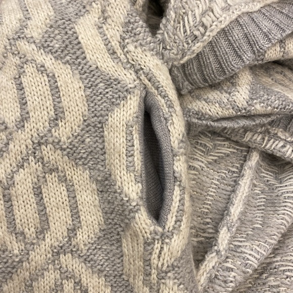 EUC Aerie Hooded Chunky Knit Poncho - Picture 9 of 11